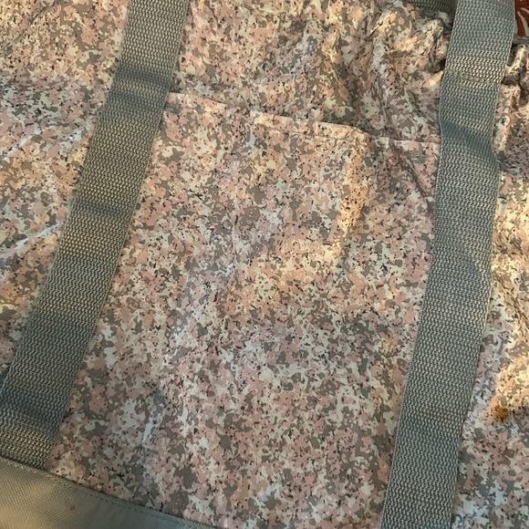 Thirty-One cinch top tote & matching pouch - Picture 3 of 9